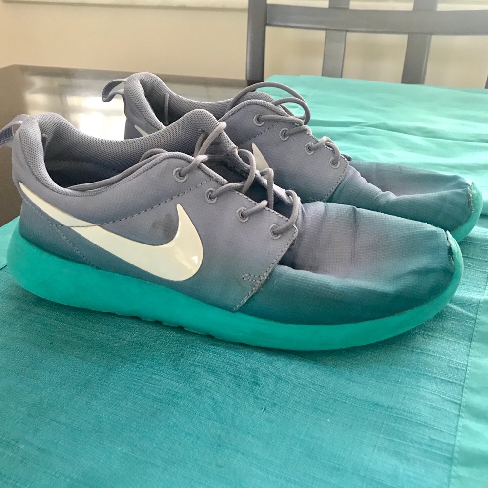Roshe Periwinkle-Faded-Teal Woman’s Sneakers